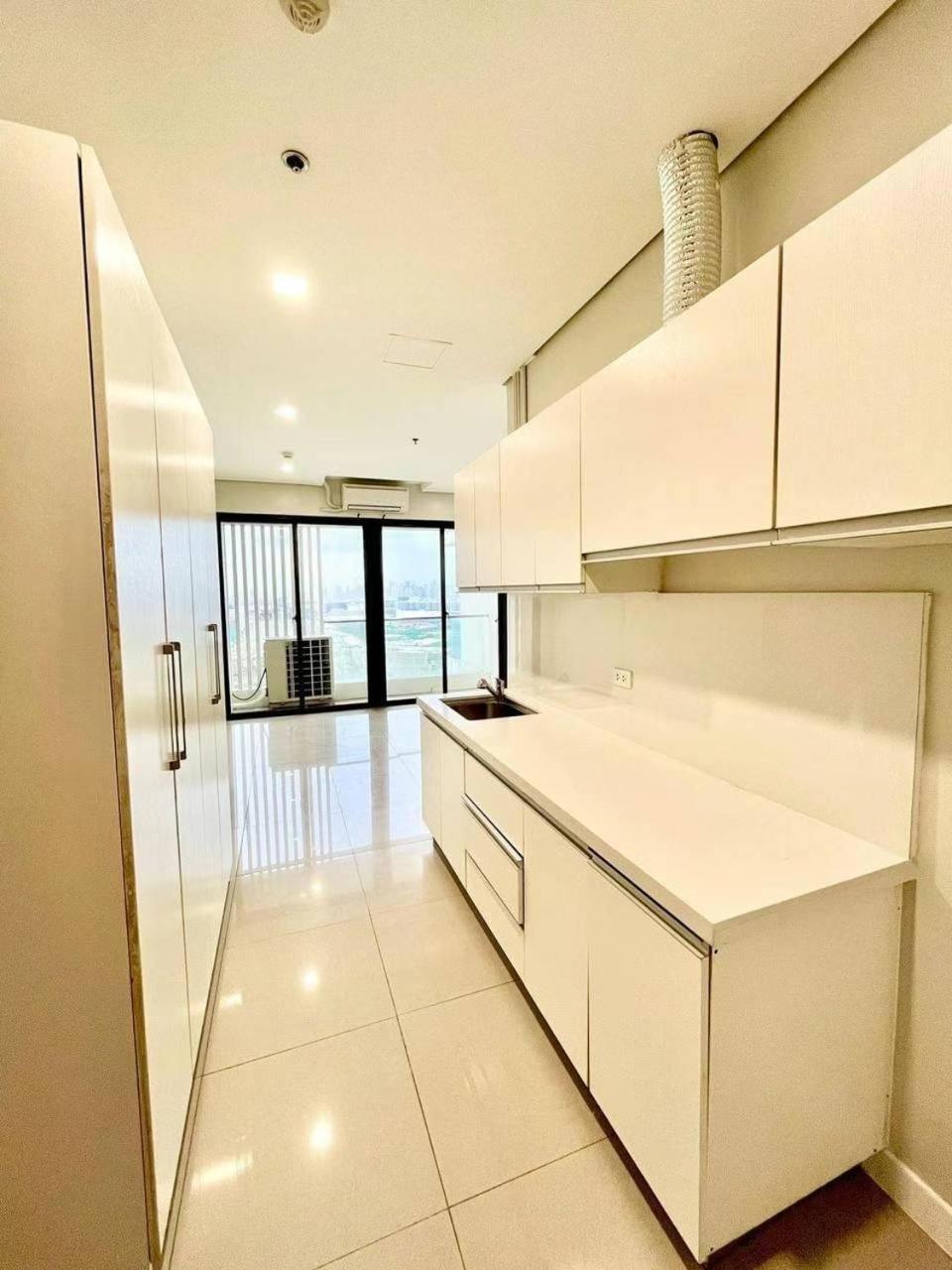 Sapphire Seaview Park Aparthotel Manila Eksteriør bilde